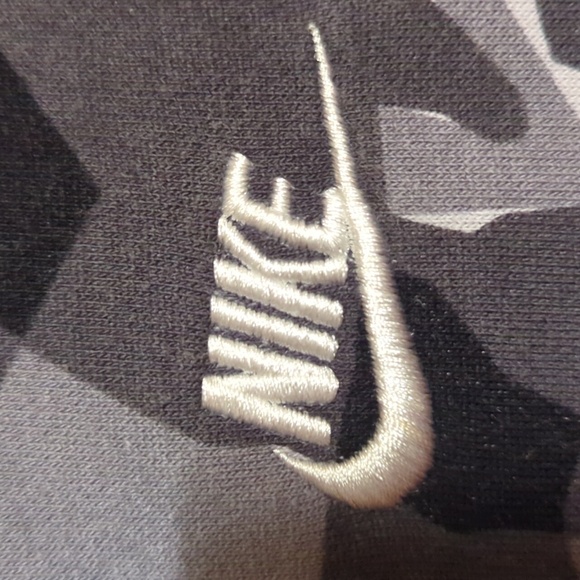 Nike Sportswear Camo-Print Fleece Hoodie Sweatshirt Size S Used Exc MSRP $65 - Picture 4 of 7